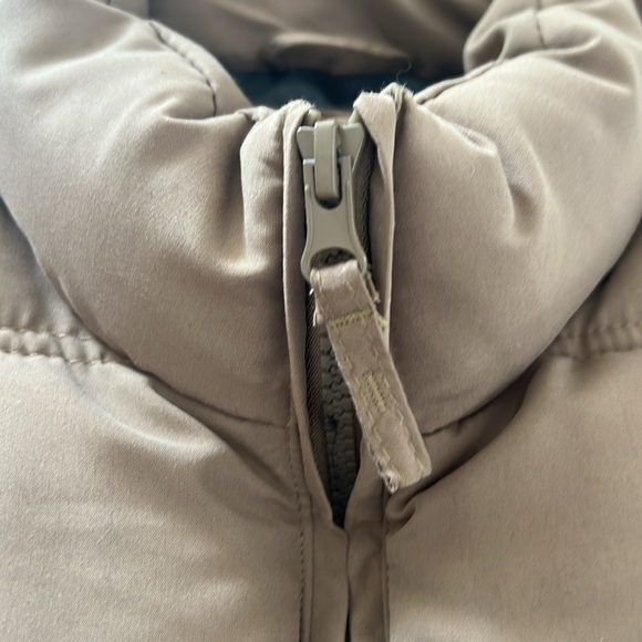 Old Mill Men’s 2XL Tan Puffer Vest - Picture 6 of 12